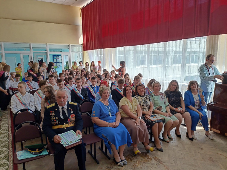 Торжественное вручение аттестатов.